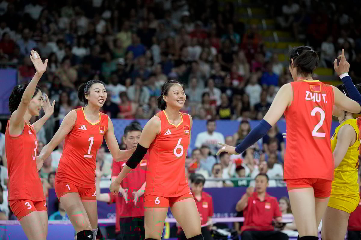 Alessandra Tarantino : China's players celebrate during the group A women's volleyball match between the United States and China at the 2024 Summer Olympics, Monday, July 29, 2024, in Paris, France.


